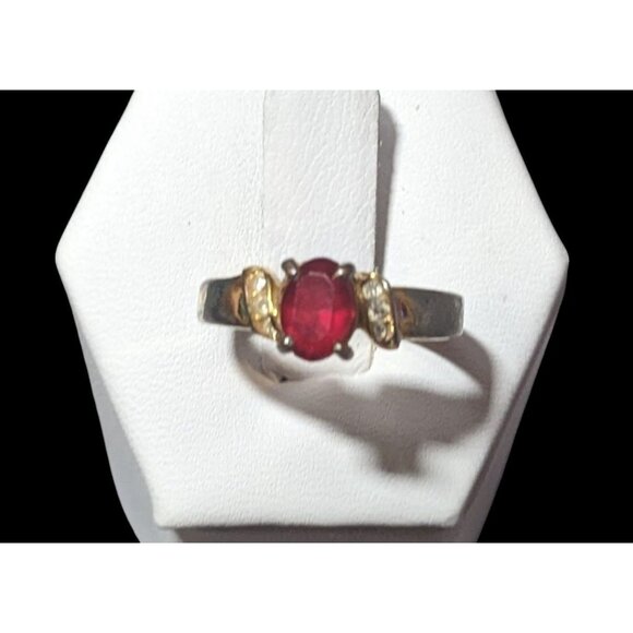 Elegant Gold Tone Ring With Red And Clear Stones Size 7 - Picture 1 of 11
